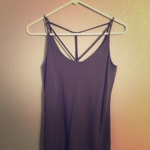 Cross strap tank